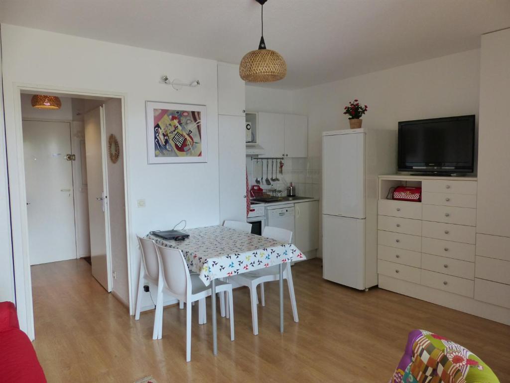 Appartement Pour 4 Personnes Avec Vue Sur Le Port De Plaisance- Residence Le Genois - 4