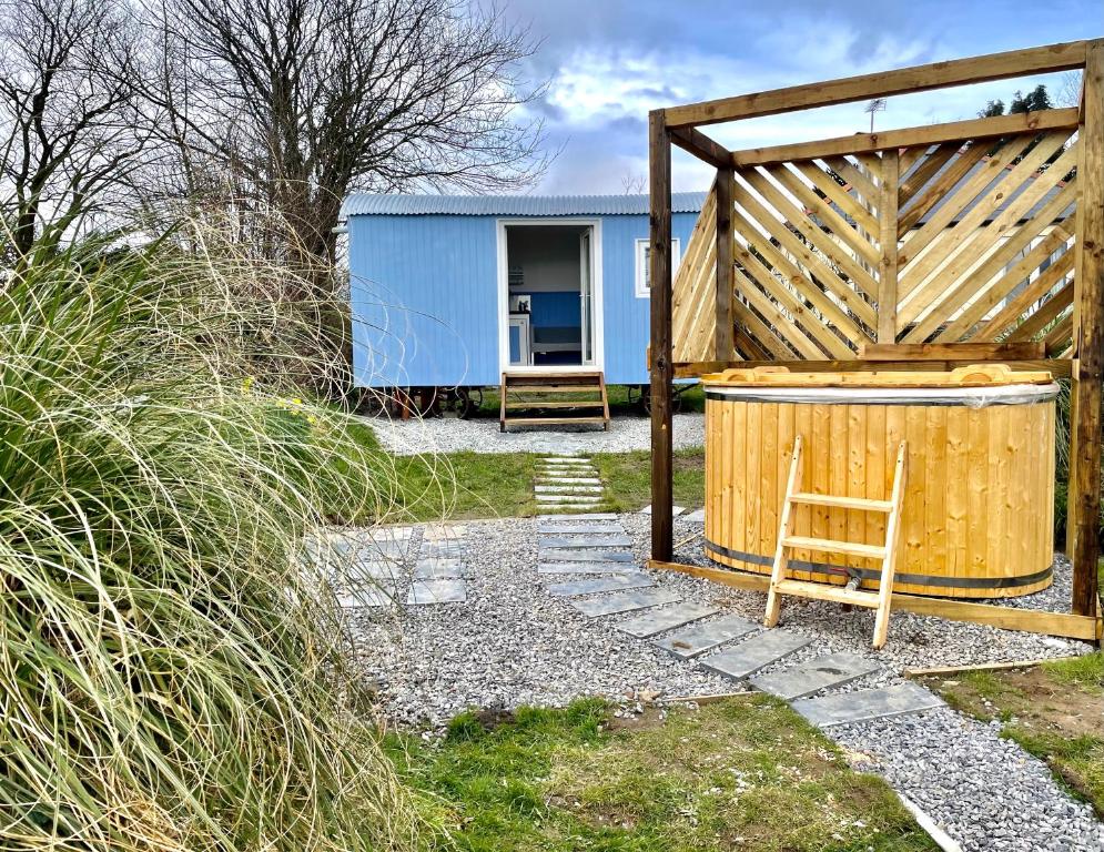 Apple Tree Hut, Tenby