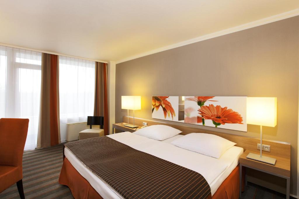 H4 Hotel Frankfurt Messe photo