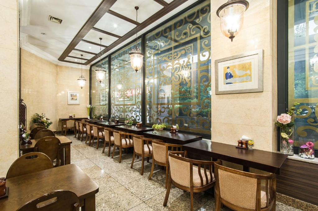 Restaurant, Aura Hotel in Ansan-si