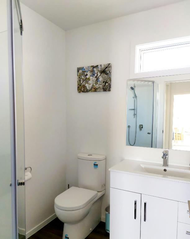 LAKE ESCAPE - Brand new warm and quiet two bedroom Apartment photo