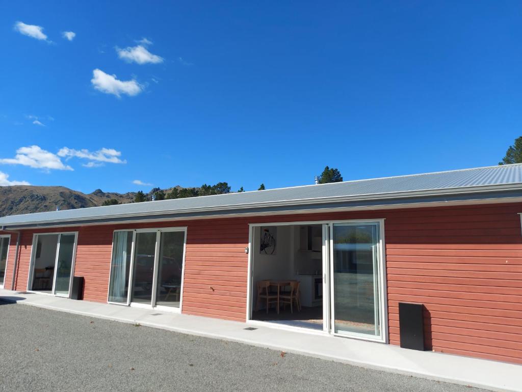LAKE ESCAPE - Brand new warm and quiet two bedroom Apartment photo