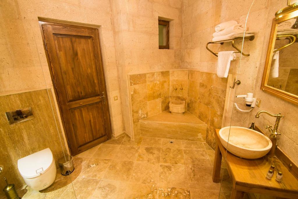 Caldera Cave Hotel & Restaurant photo