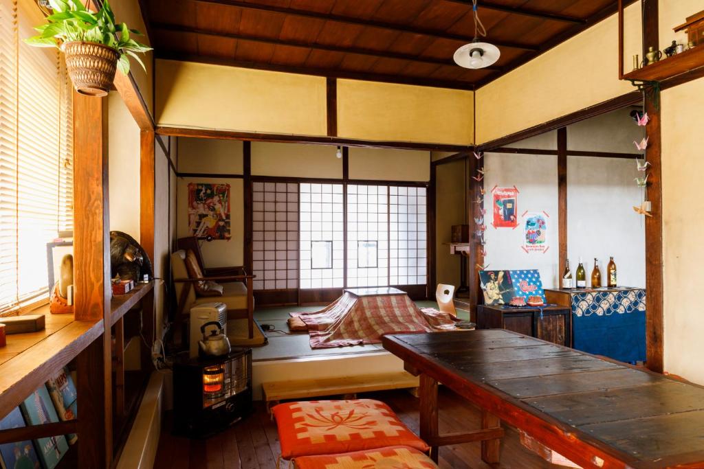 Shared lounge/TV area, Thank you Hippopotamus Hostel in Matsumoto