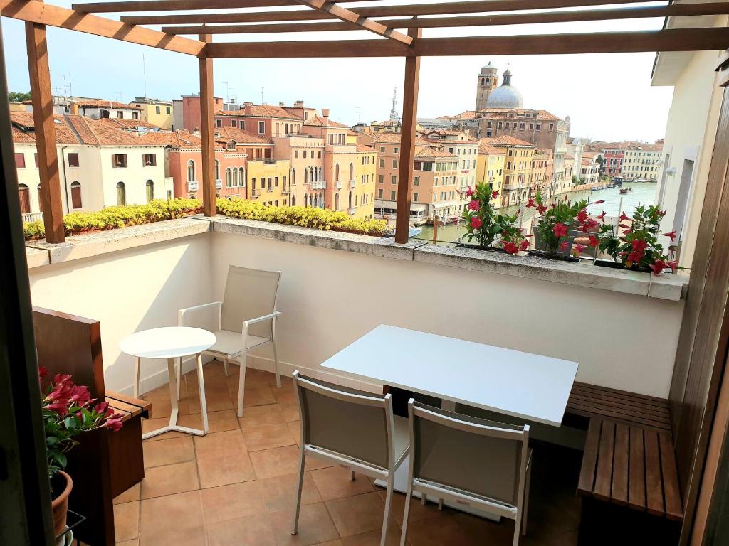 LHost in Venice - The Big Dream - 2