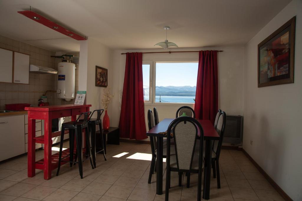 DEPARTAMENTO CÉNTRICO CON VISTA AL LAGO - 3