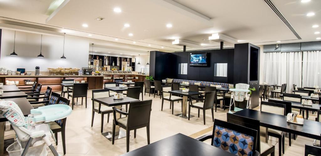 ホリデイ イン エクスプレス ドバイ ジュメイラ バイ IHG (Holiday Inn Express Dubai, Jumeirah By IHG) レストラン