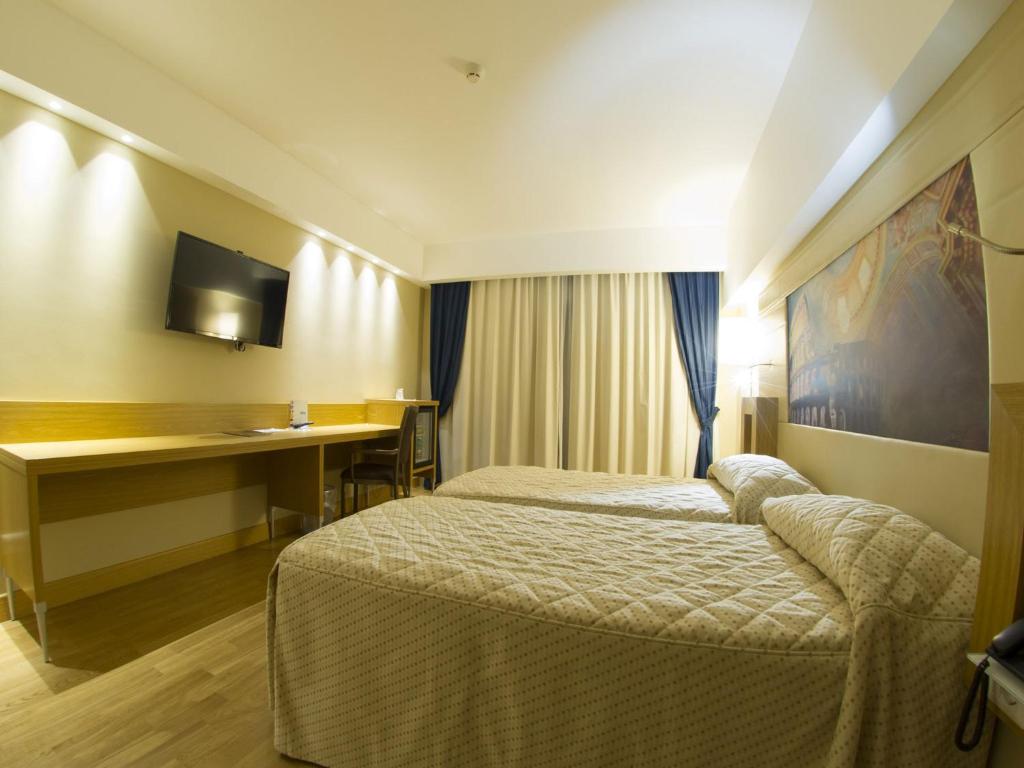 Catania International Airport Hotel — Pokoje in Katania, Sycylia