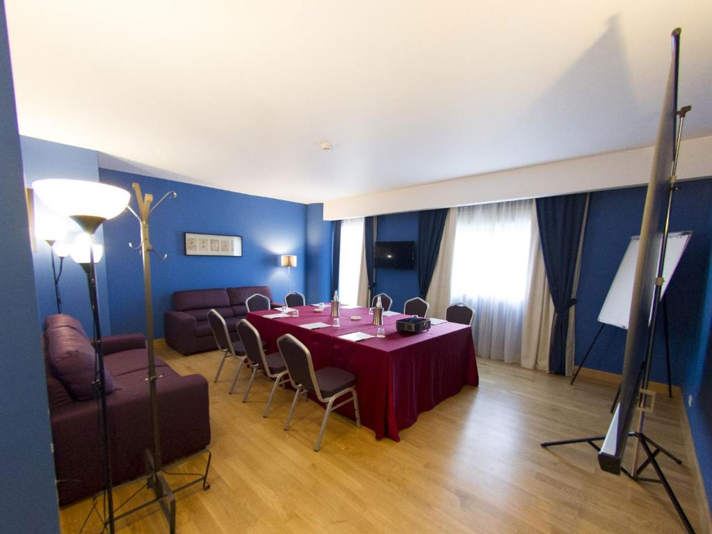 Catania International Airport Hotel — Pokoje in Katania, Sycylia