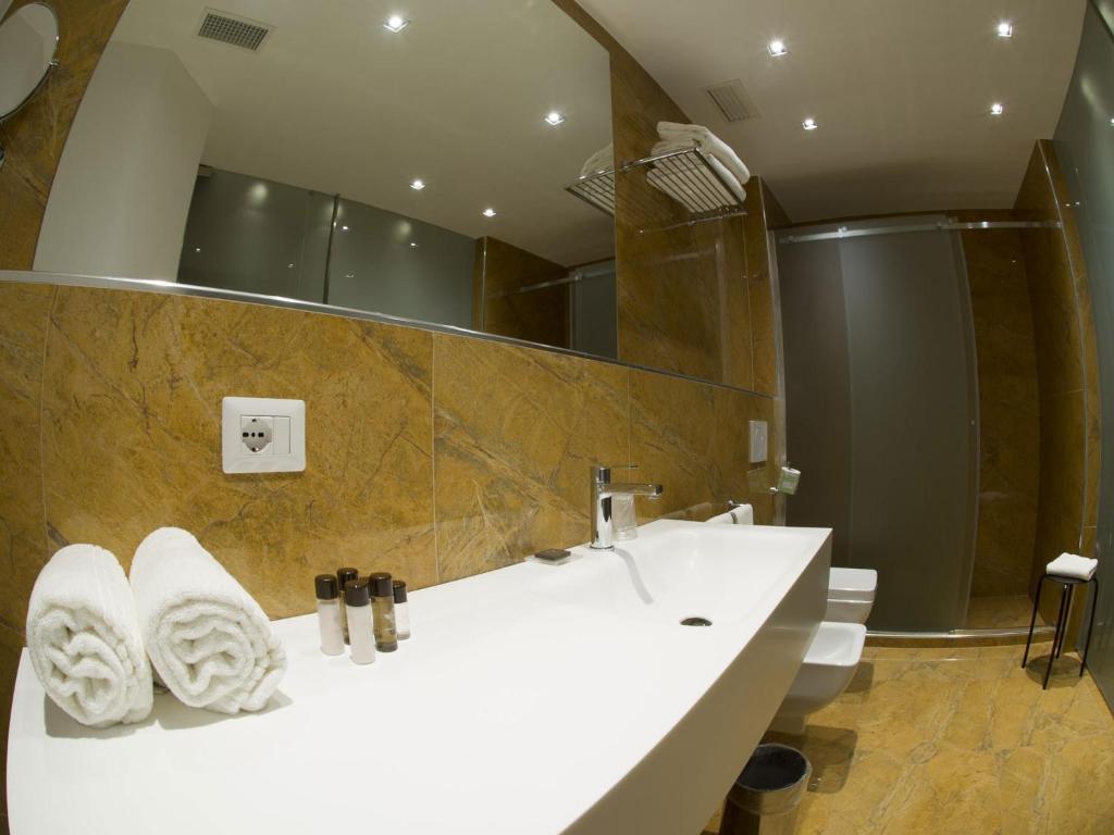 Catania International Airport Hotel — Pokoje in Katania, Sycylia