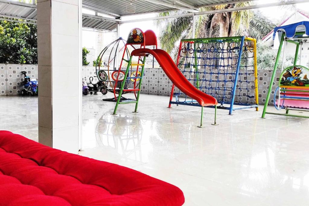 Pertiwi Homestay Near Museum Angkut Batu Mitra RedDoorz あそび場