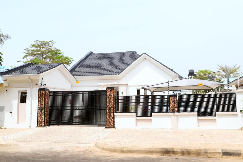 Rhodabode Apartments. A Luxury 3 bedroom bungalow. photo