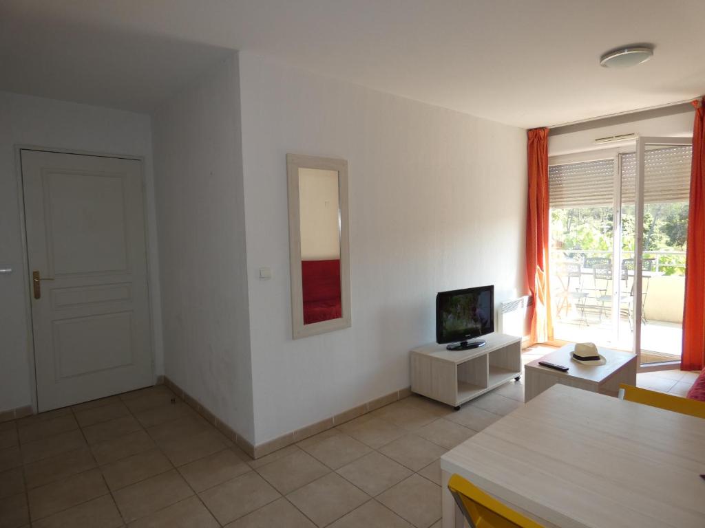 Shared lounge/TV area