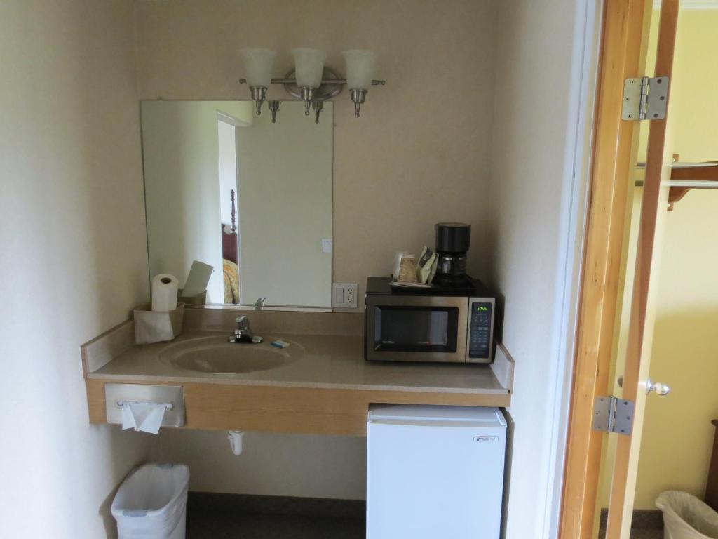 Western Royal Inn Main image 1