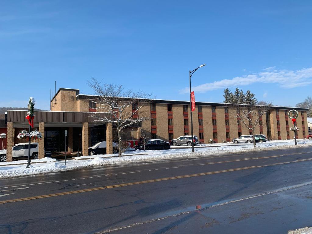 Chenango Inn and Suites photo
