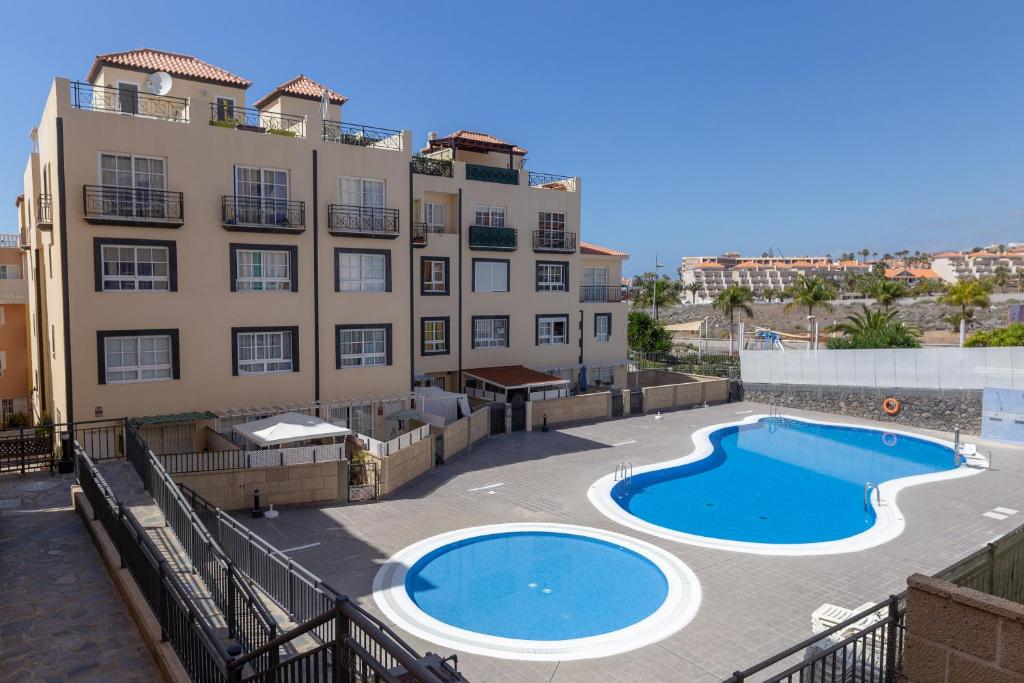Aqua Vista 2 bed Penthouse with great views - 2