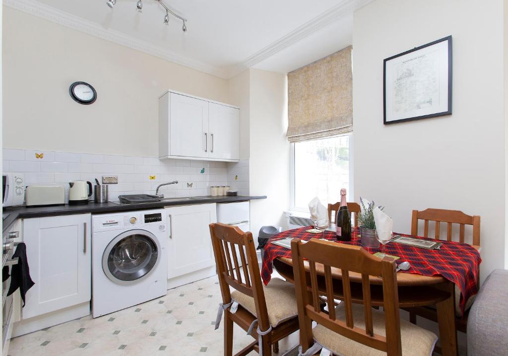 Blair St Scott apt Old Town