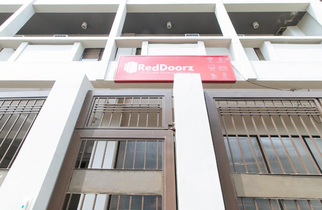 RedDoorz Plus near Osmena Highway 2 - Quarantine Hotel photo