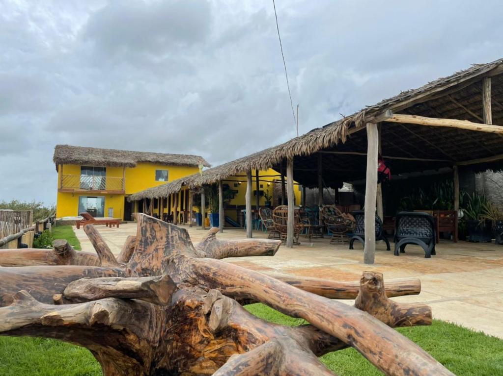 Amar Pousada, Luis Correia