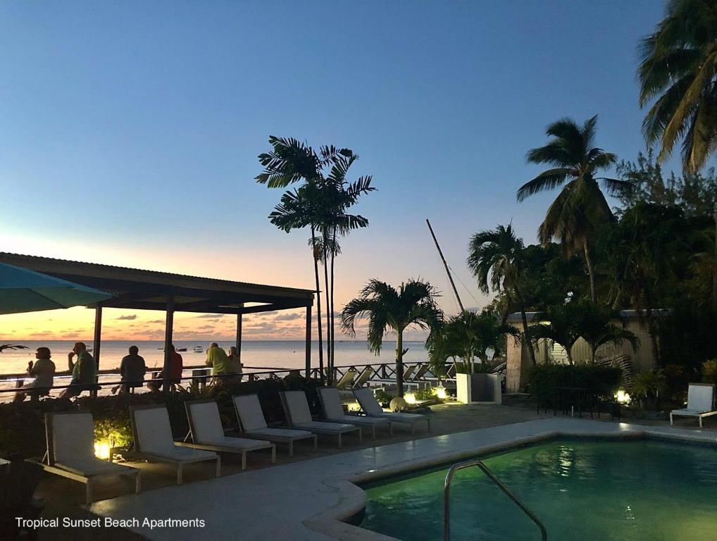 Tropical Sunset Beach Apartment Hotel photo