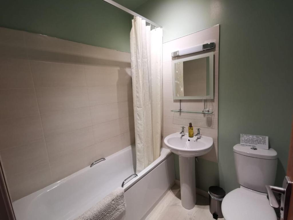 Kings Arms Holiday Apartments photo