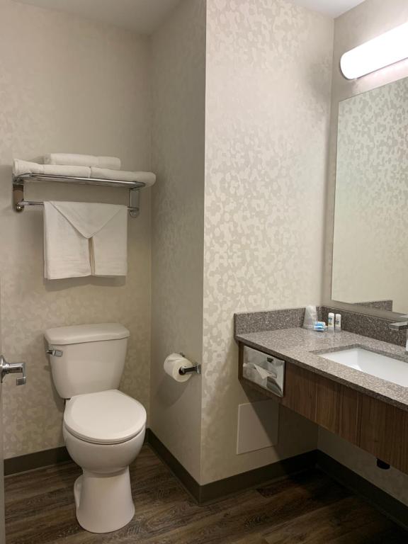 Meridian Inn & Suites Regina Airport photo