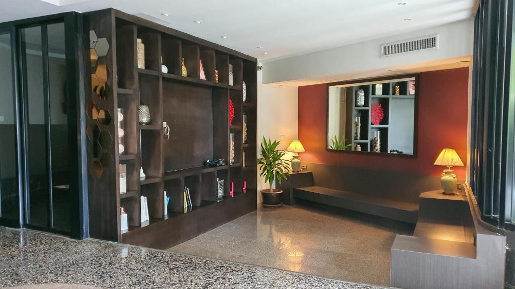 Shared lounge/TV area