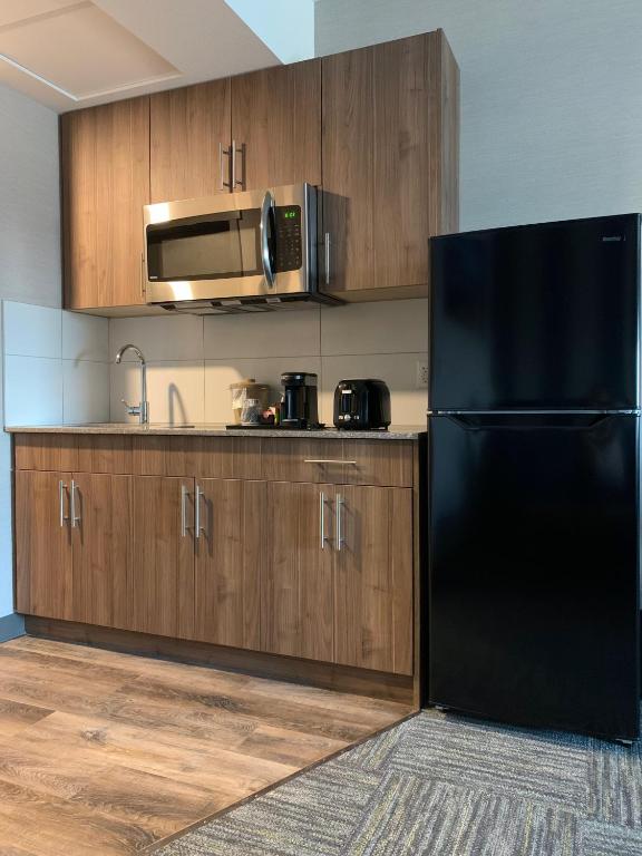 Meridian Inn & Suites Regina Airport photo