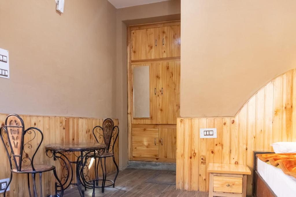 Mazel Tov Hostel Tirthan photo