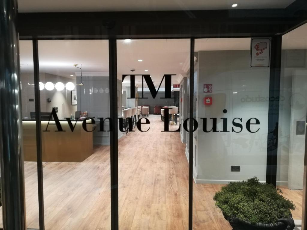 Izan Avenue Louise Photo 20