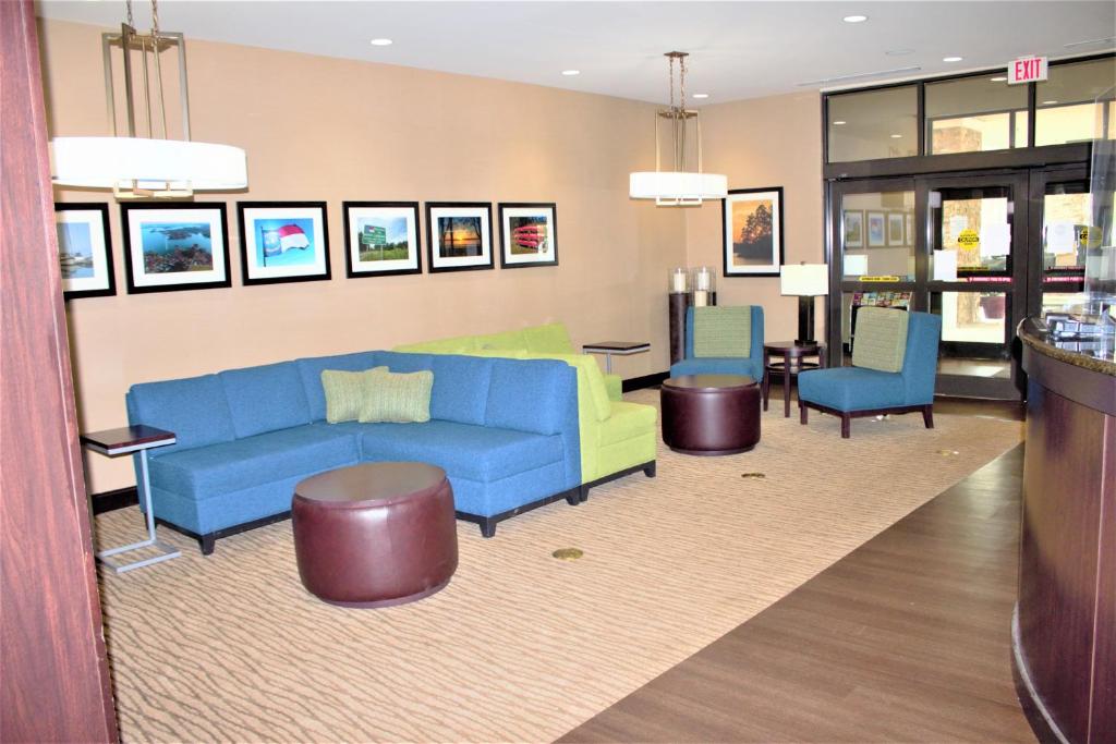 Comfort Suites Lake Norman - Huntersville photo