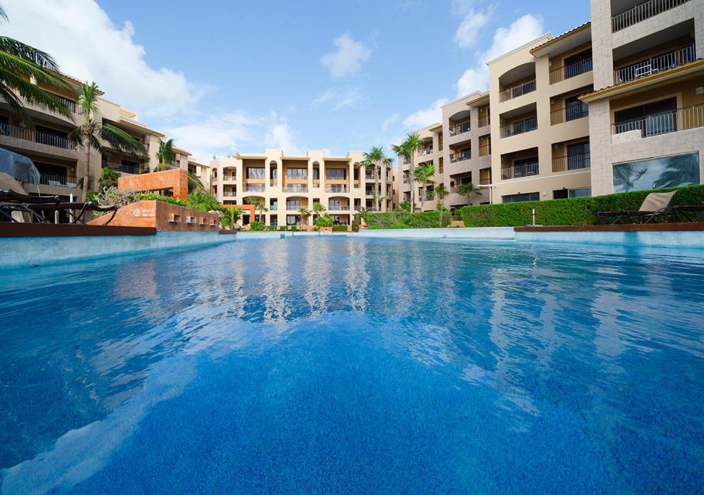 Penthouse Reef 401 - Beautiful Beachfront Ocean View - at El Faro photo