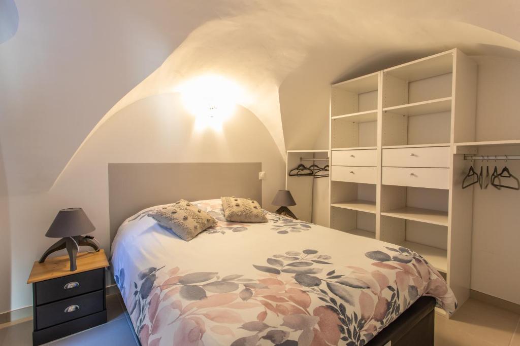 Rez-de-chaussée Climatisé centre ville d'Embrun 3 étoiles - 2