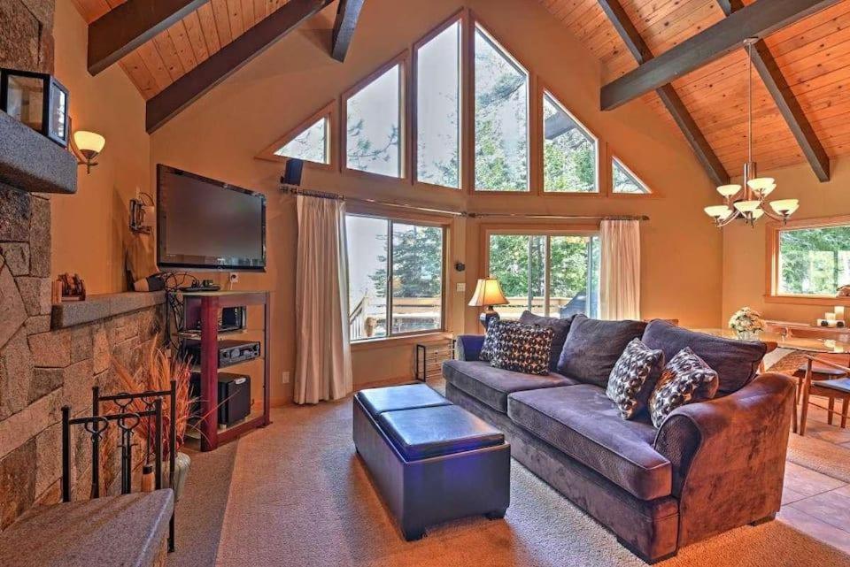 Ember by AvantStay - Entertainers Home w Pine Tree Views & Access to Chamberlands!