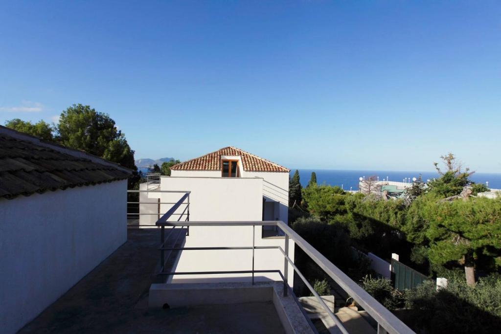 Villa With Poolgarden Near The Sea