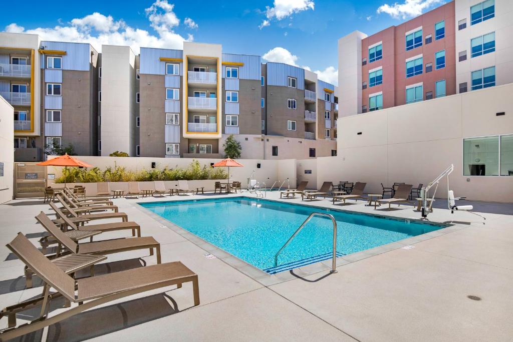 ハイアット ハウス LA ユニバーシティ メディカル センター (Hyatt House La University Medical Center) スイミングプール