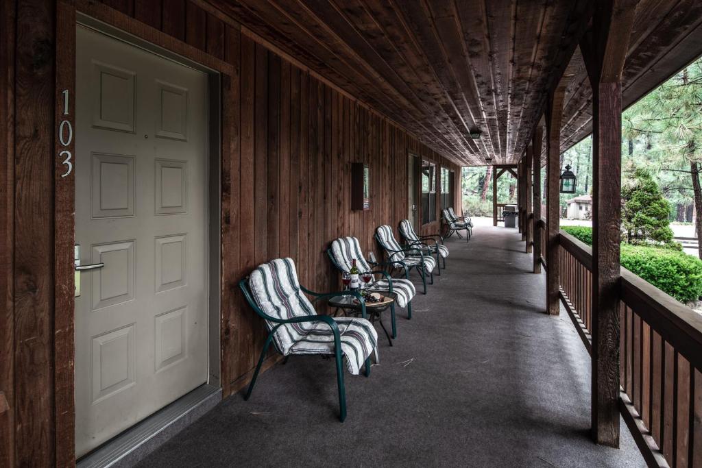 Shadow Mountain Lodge and Cabins photo