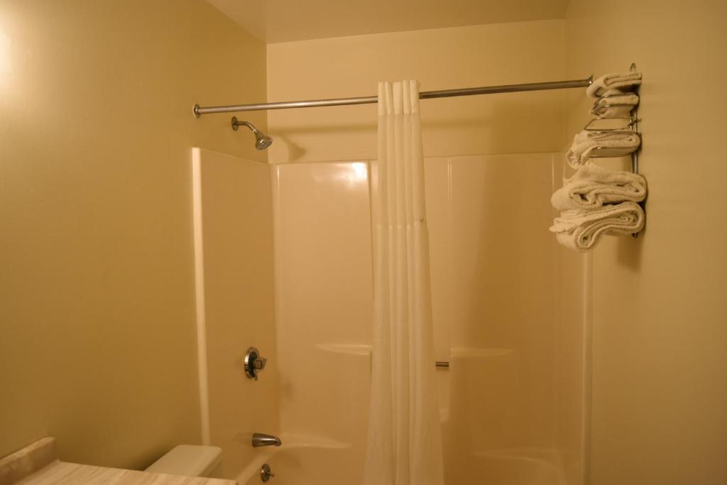 PLYMOUTH MOTOR LODGE photo