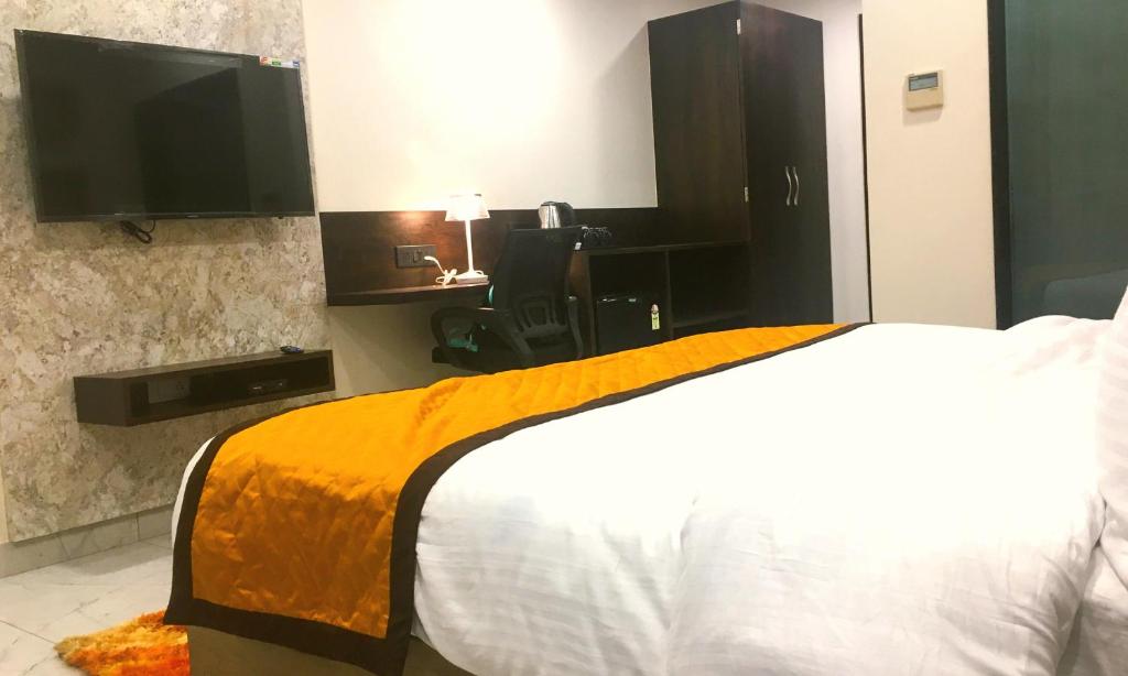 Hotel Aksh Inn photo