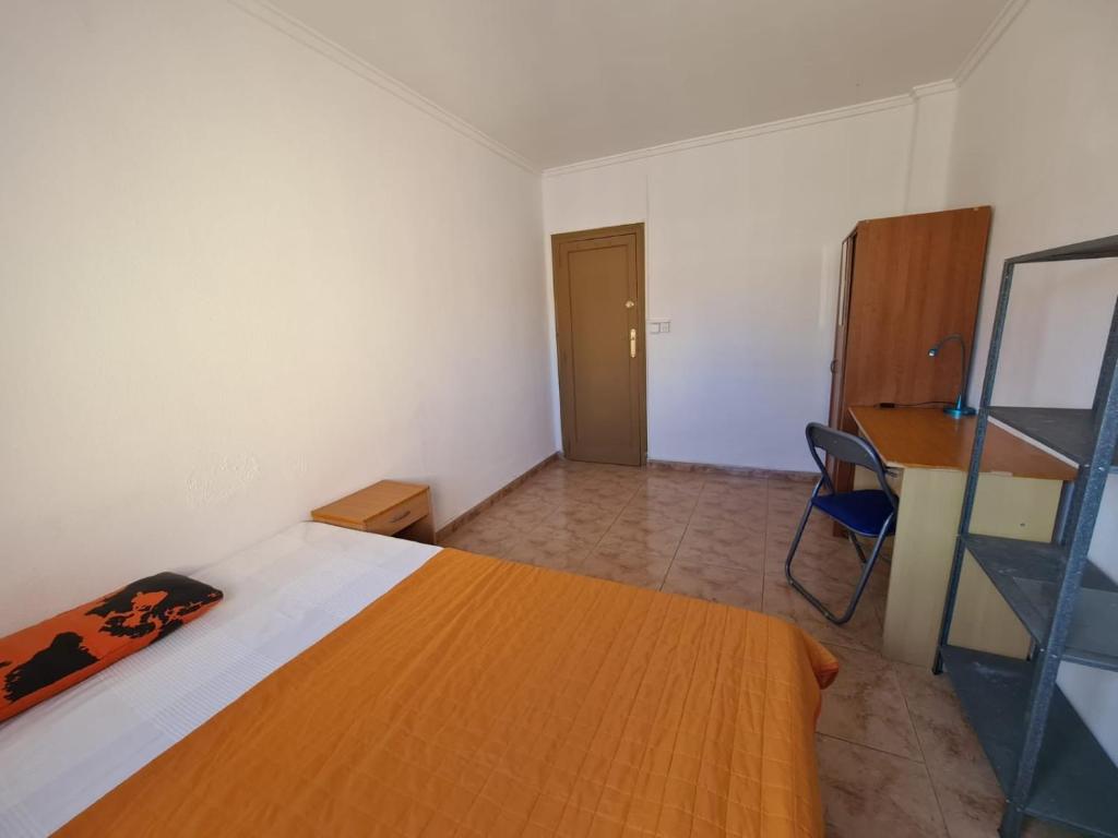apartemento ideal grupo y familia climatisacion y cerca playa . mongrell - 4
