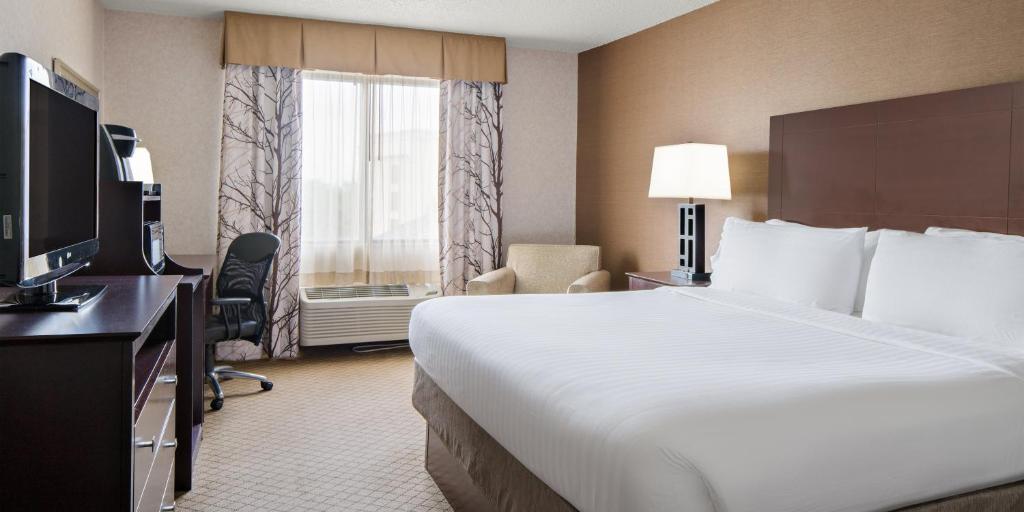 Holiday Inn Express Grove City - Premium Outlet Mall photo