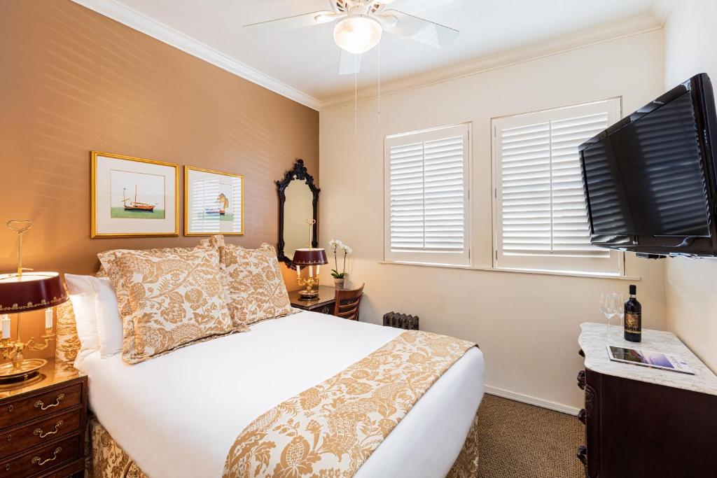Pine Inn - Carmel photo