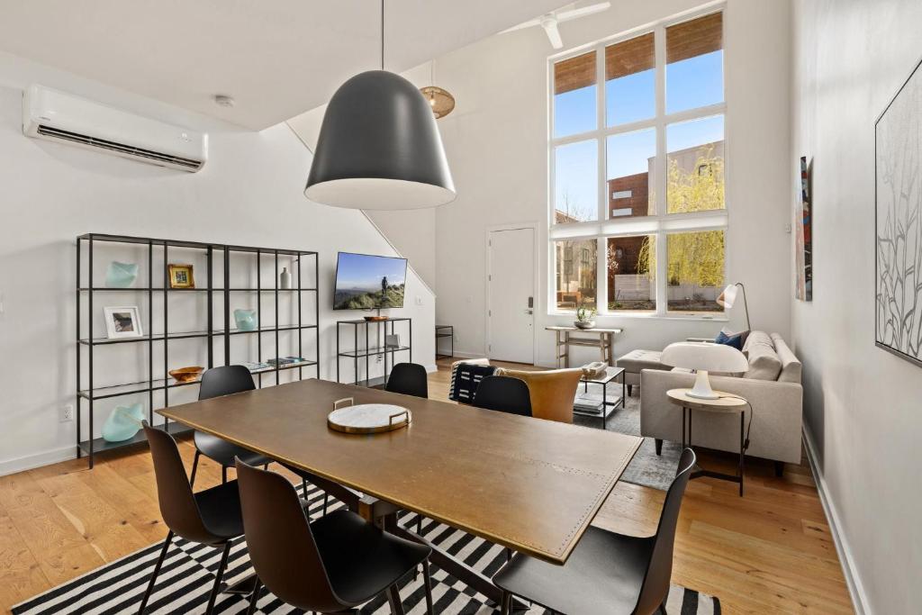 Tourmaline Townhome - MOMENTARY Across Street, 8th St Market