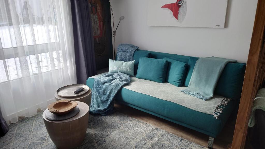 Maurers Schlierseetraum 1 hochwertige Erdgeschosswohnung mit allen Raffinessen erfreut sich auch Urlauber idealerweise für Paar mit Kindern geeignet und Vierbeiner Dank des tollen Zauns auf der Terrasse stylisch und edel von der Ausstattung mit 64 qm - 5