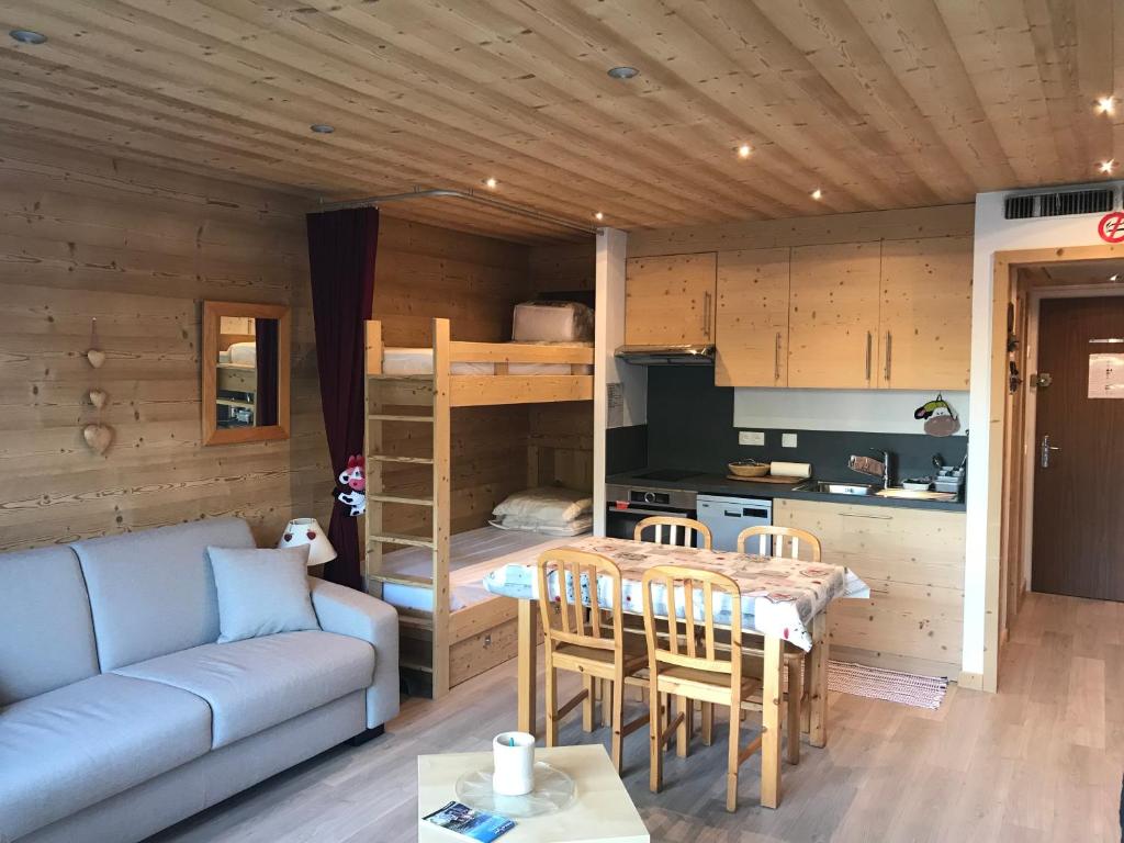 Ambrunes 9 - Grand studio rénové dans le centre de Châtel - 3