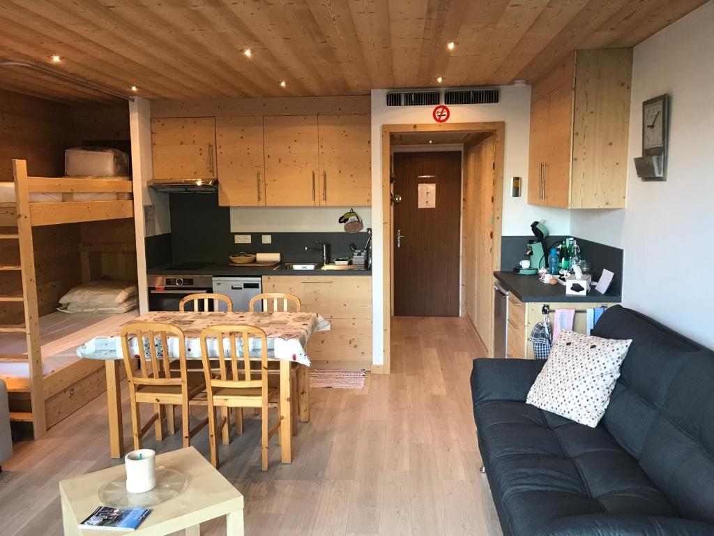 Ambrunes 9 - Grand studio rénové dans le centre de Châtel - 4