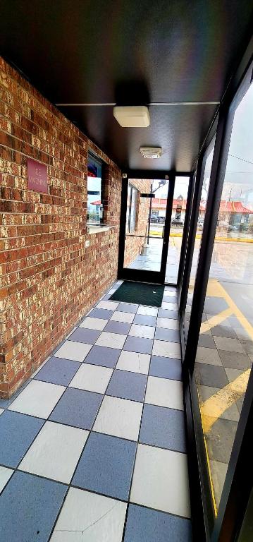 Regency Travel Inn photo