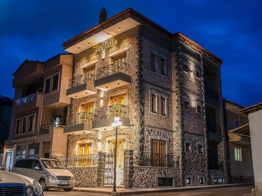 Très Belle, hotel v destinaci Korçë