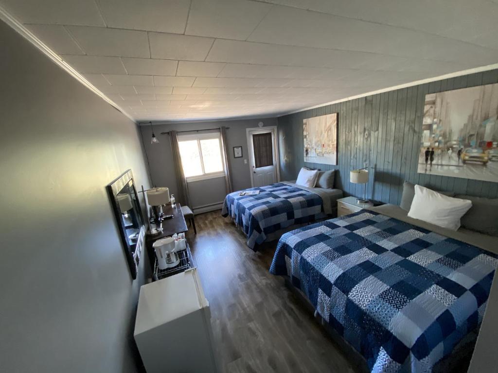 The Pines Motel and Cottages photo