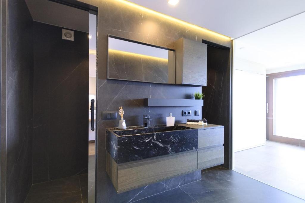 Lets Holidays Modern sea views apartment - 4